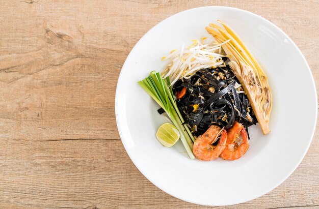 stir-fried black spaghetti with shrimp