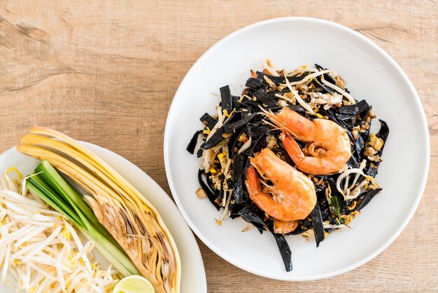 stir-fried black spaghetti with shrimp