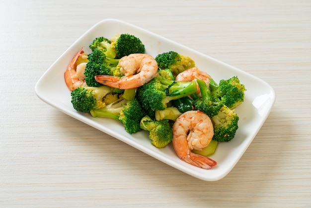 stir-fried broccoli with shrimps - homemade food style