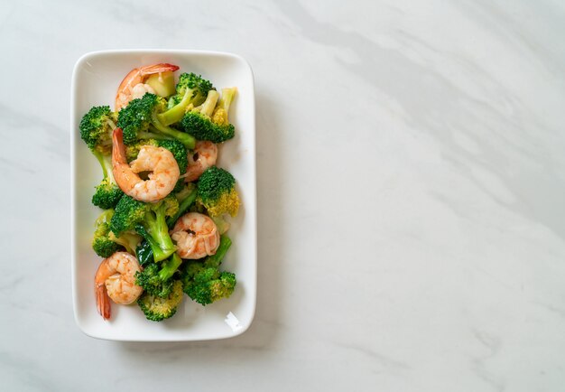 stir-fried broccoli with shrimps - homemade food style