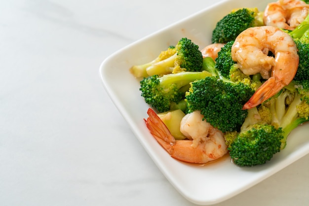 stir-fried broccoli with shrimps - homemade food style