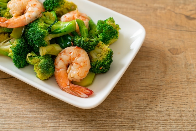 stir-fried broccoli with shrimps - homemade food style