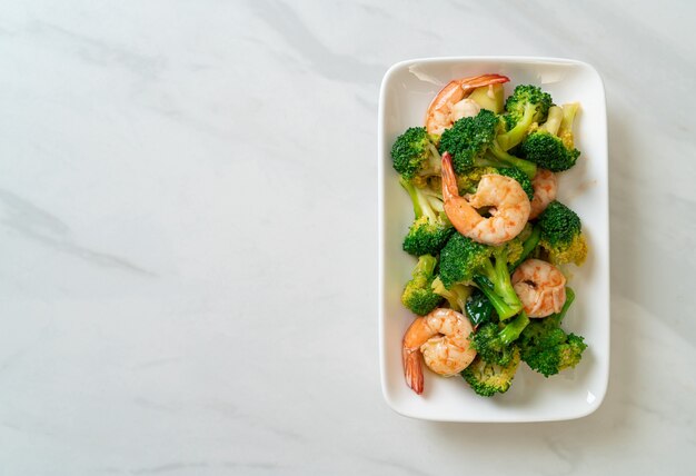 stir-fried broccoli with shrimps - homemade food style