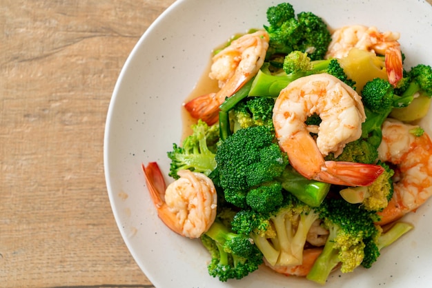 stir-fried broccoli with shrimps - homemade food style