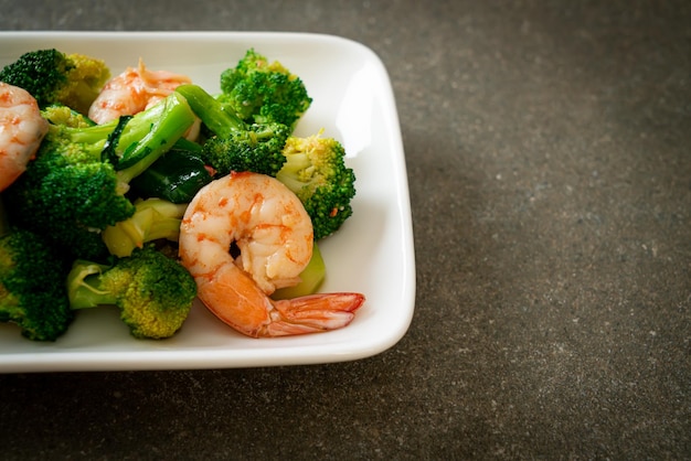 stir-fried broccoli with shrimps - homemade food style