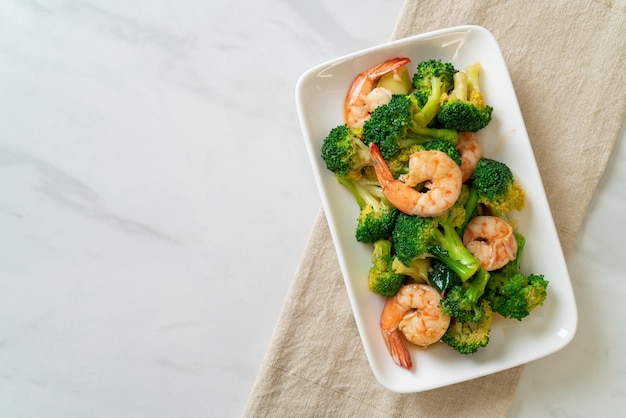 stir-fried broccoli with shrimps - homemade food style