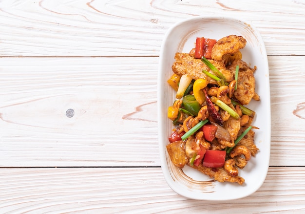 Stir-Fried Chicken with Cashew Nuts 