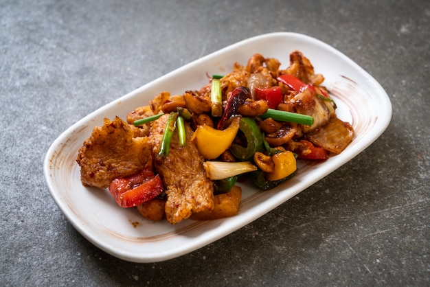 Stir-Fried Chicken with Cashew Nuts 