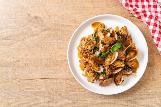 Stir Fried Clams with Roasted Chilli Paste - Asian food style