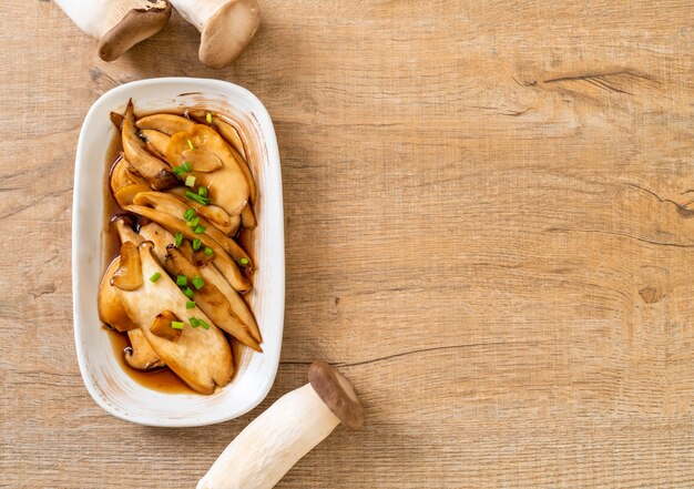 stir-fried king oyster mushroom in oyster sauce