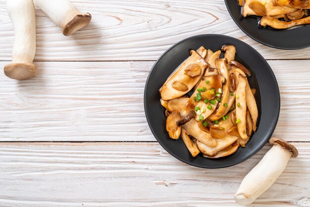 stir-fried king oyster mushroom in oyster sauce