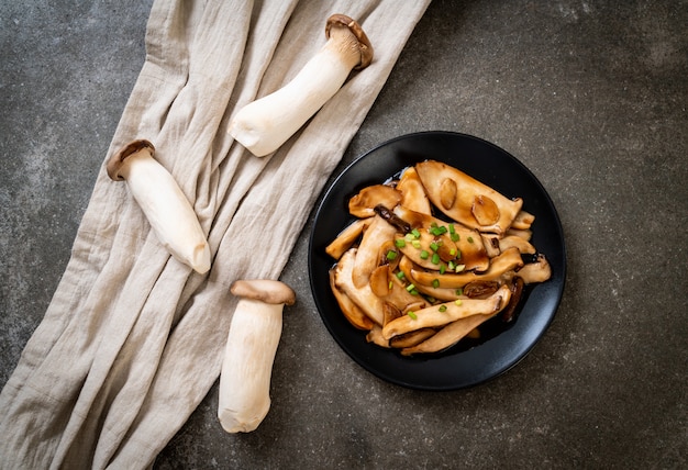 stir-fried king oyster mushroom in oyster sauce