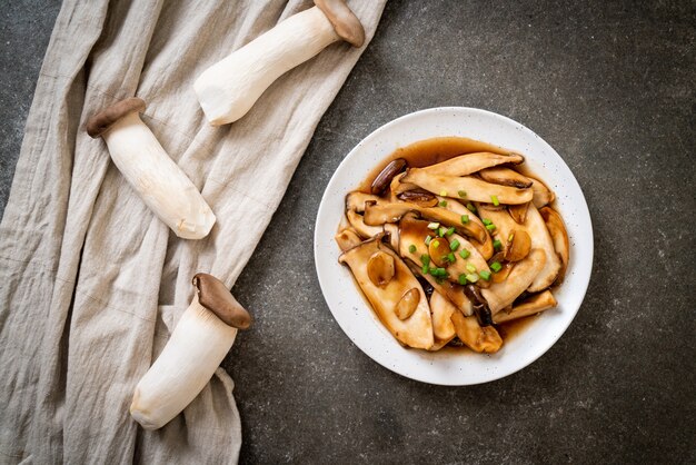 stir-fried king oyster mushroom in oyster sauce