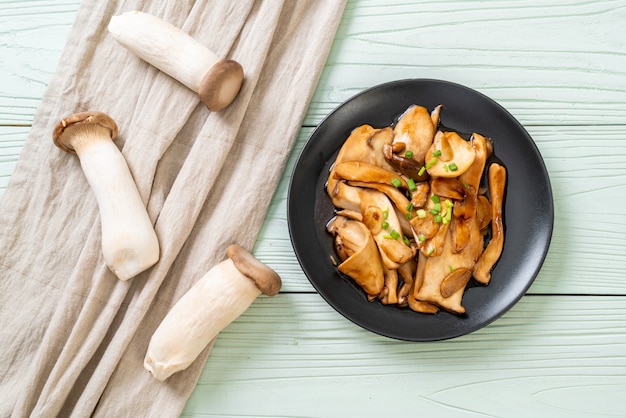 stir-fried king oyster mushroom in oyster sauce