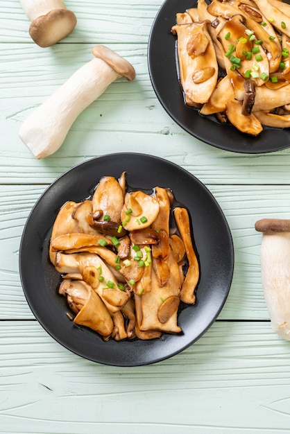 stir-fried king oyster mushroom in oyster sauce