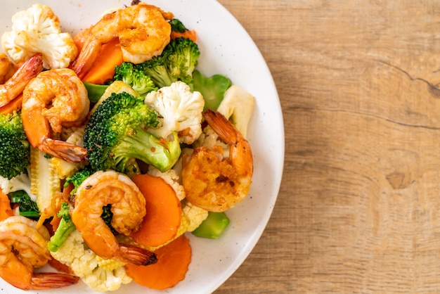 stir-fried mixed vegetable with shrimps