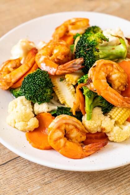 stir-fried mixed vegetable with shrimps