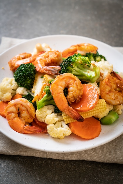 stir-fried mixed vegetable with shrimps