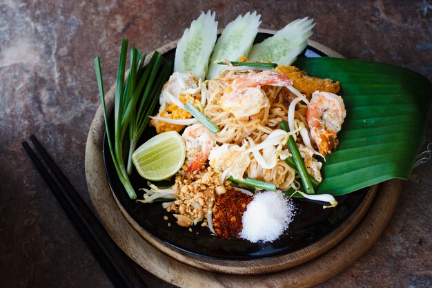 stir fried noodle with shrimp