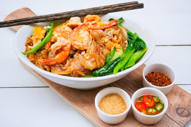 写真 えび入り甘醤油炒め麺（パッシーイウ）