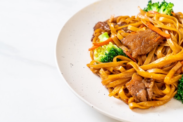 豚肉と野菜の炒め麺