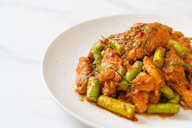 Stir fried pork and red curry paste with sting bean