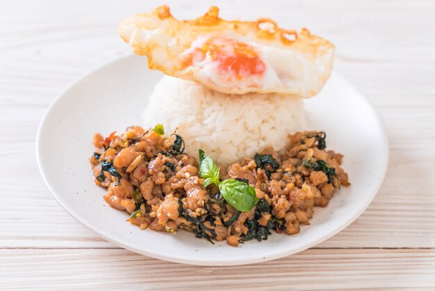 豚肉と卵焼きバジル添え