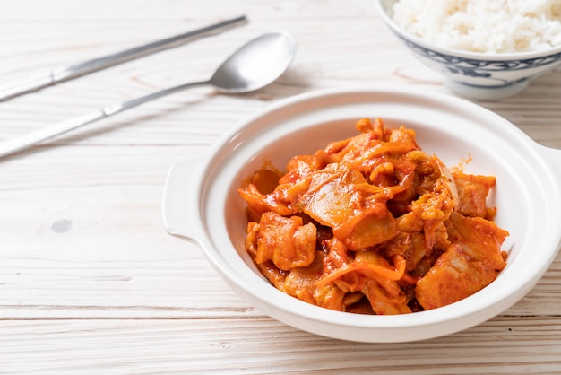 Maiale saltato in padella con kimchi