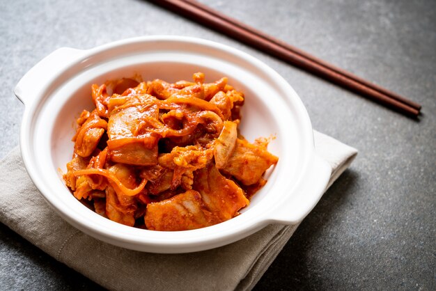 Maiale saltato in padella con kimchi