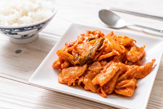 Maiale saltato in padella con kimchi