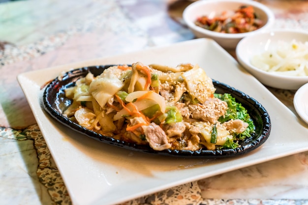 Maiale saltato in padella con verdure (bulgogi)