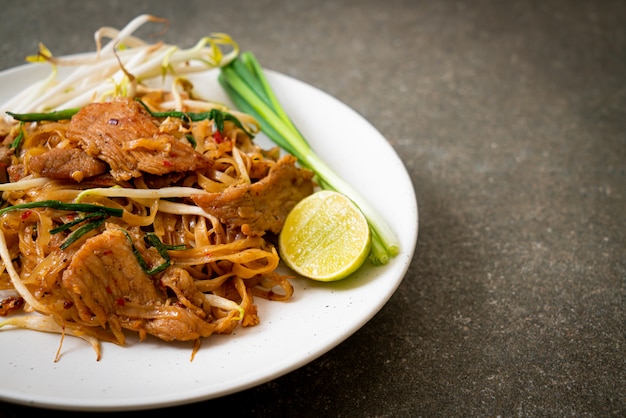 stir-fried rice noodles with pork