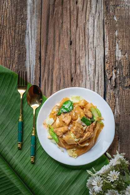 Stir-fried Rice Noodles with Soy Sauce and Pork