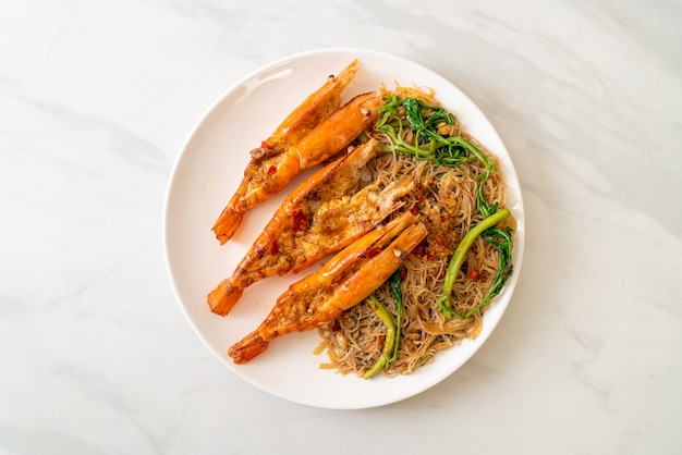 Stir-fried rice vermicelli and water mimosa with river prawns