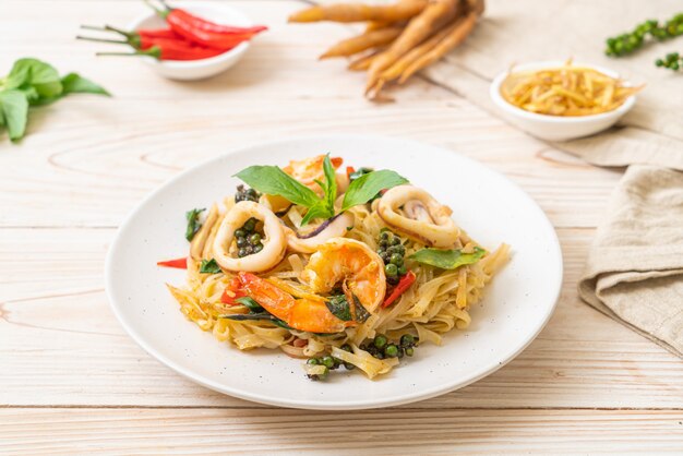 stir fried spicy noodles with sea food