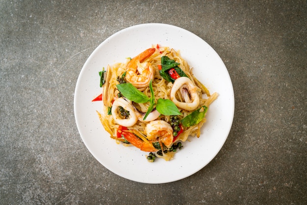 Stir fried spicy noodles with sea food