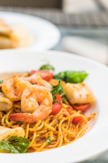 stir-fried spicy seafood spaghetti 