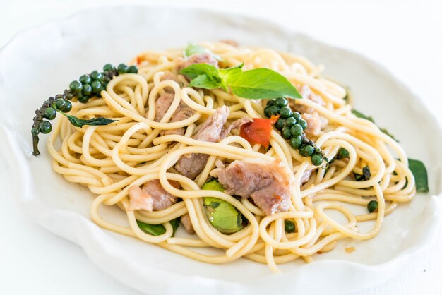 stir-fried spicy spaghetti with pork