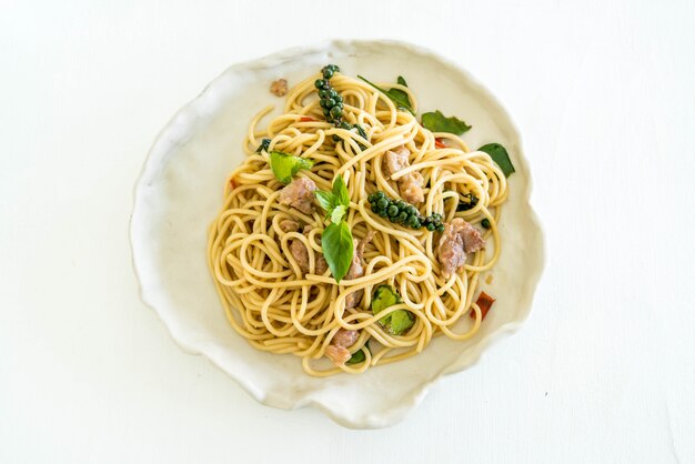 stir-fried spicy spaghetti with pork