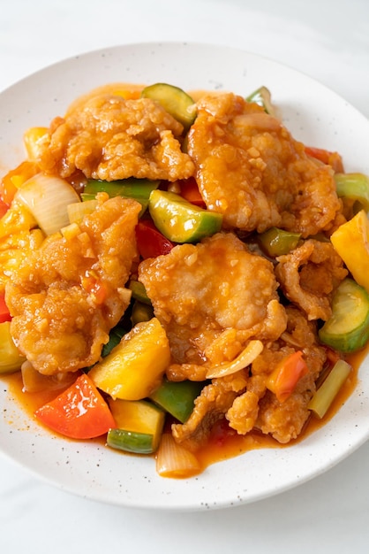 Stir fried sweet and sour sauce with pork