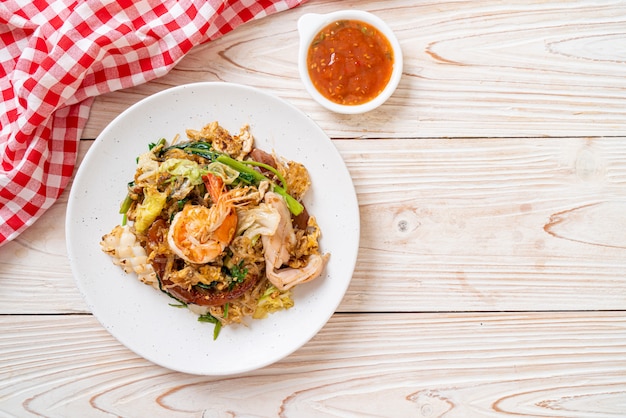 Stir-fried vermicelli with vegetables and seafood  in sukiyaki sauce