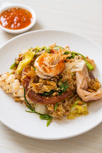 Stir-fried vermicelli with vegetables and seafood  in sukiyaki sauce