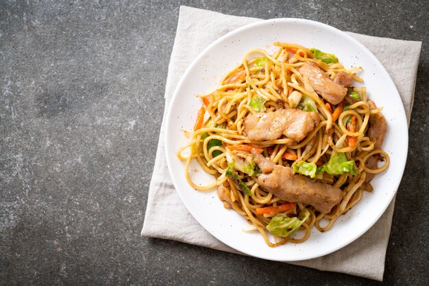 stir-fried yakisoba noodle with pork