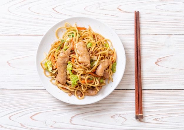 stir-fried yakisoba noodle with pork