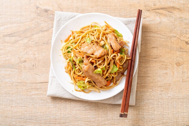 stir-fried yakisoba noodle with pork