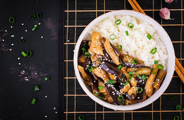 Stir fry with chicken, eggplant and boiled rice