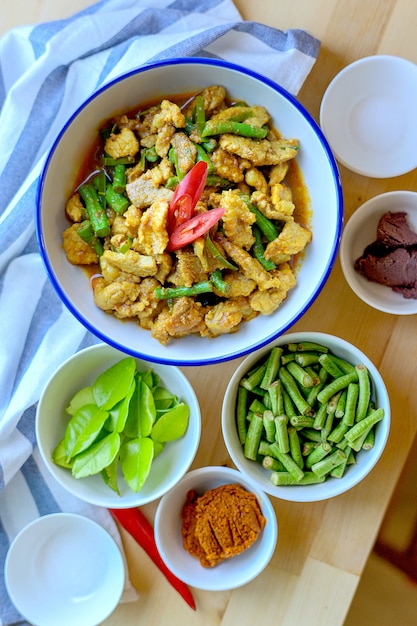 Photo stirfried pork with curry paste and yardlong bean