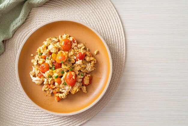 Stirfried tomatoes with egg on plate