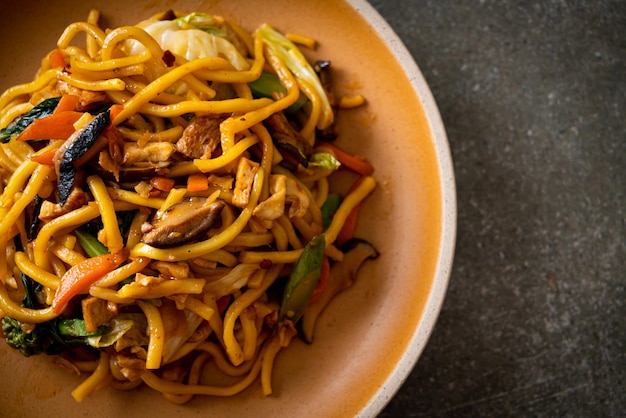 Stirfried yakisoba noodles with vegetable in vegan style