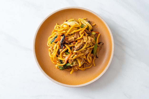 Stirfried yakisoba noodles with vegetable in vegan style